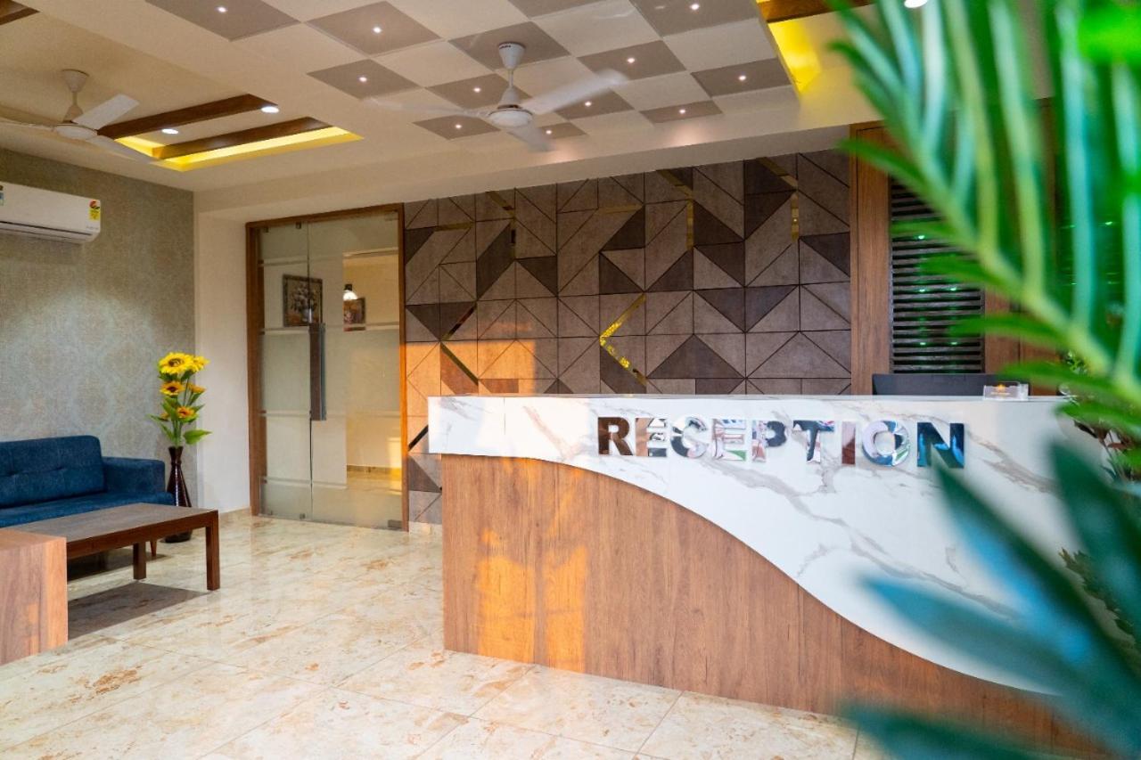 Hotel Lee Grand Ānand المظهر الخارجي الصورة