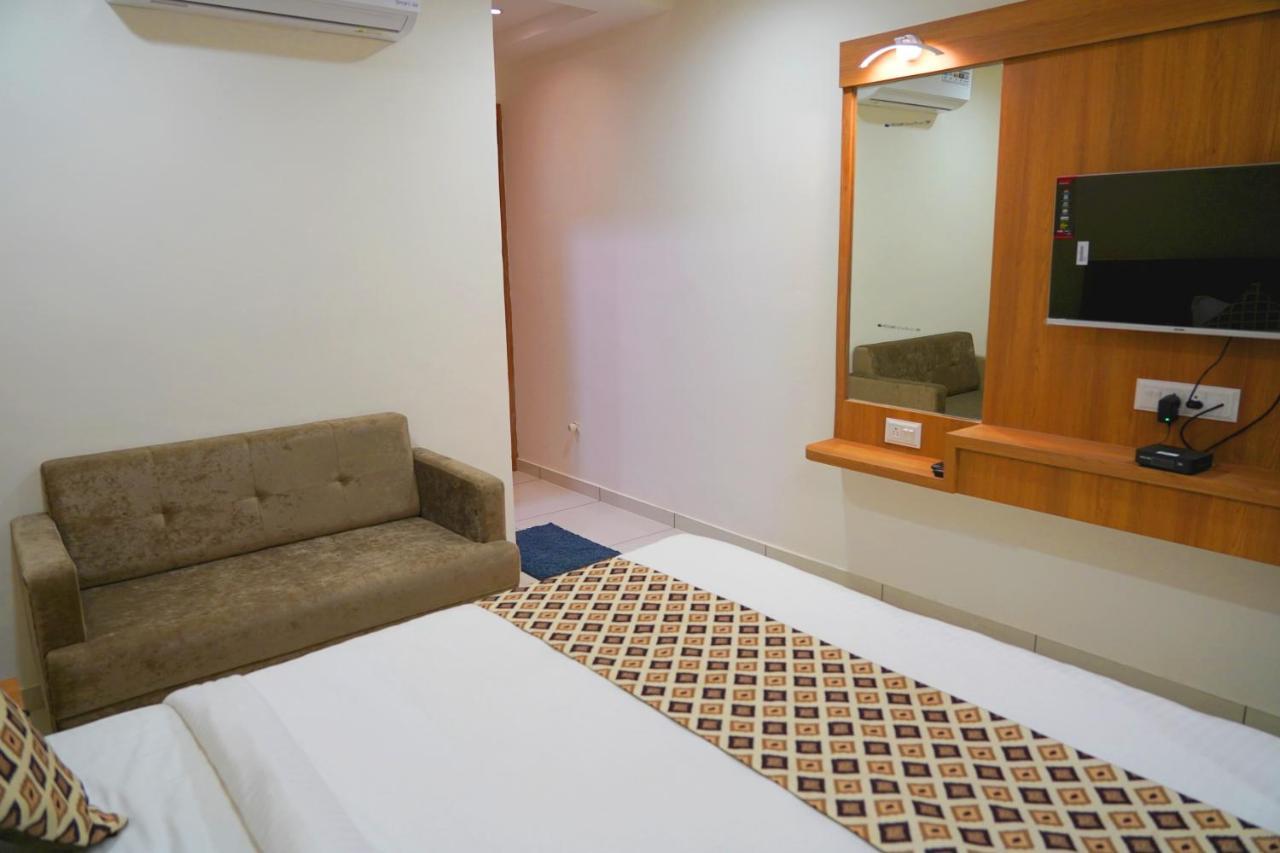 Hotel Lee Grand Ānand المظهر الخارجي الصورة