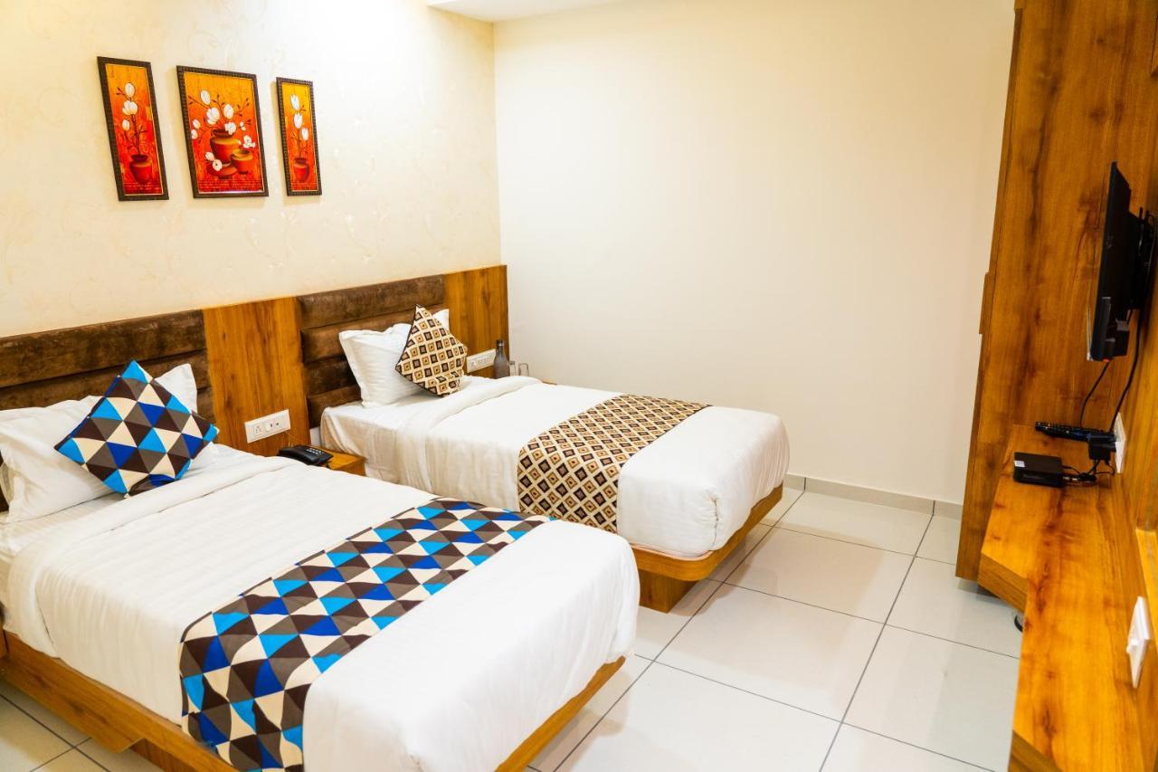 Hotel Lee Grand Ānand المظهر الخارجي الصورة