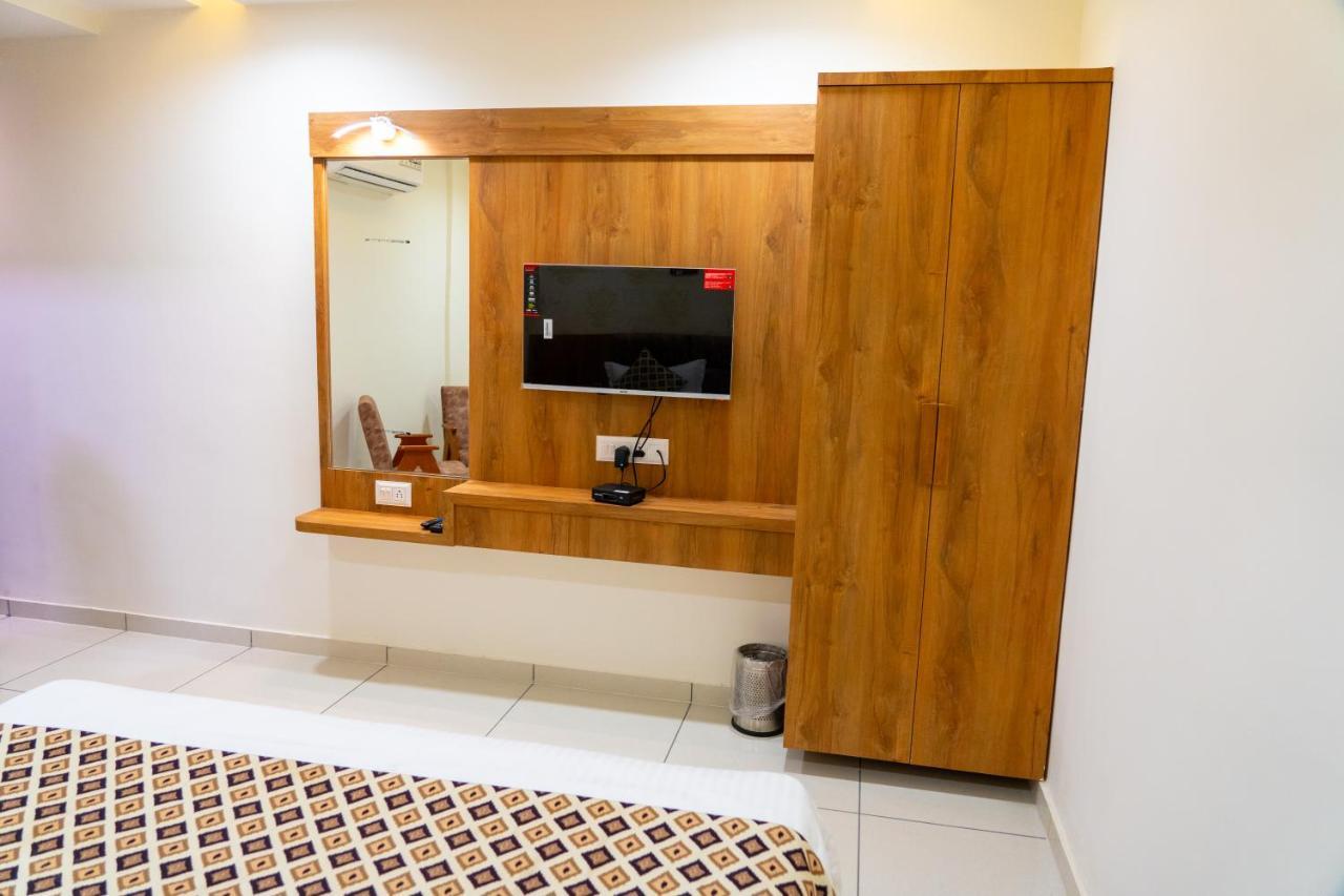 Hotel Lee Grand Ānand المظهر الخارجي الصورة
