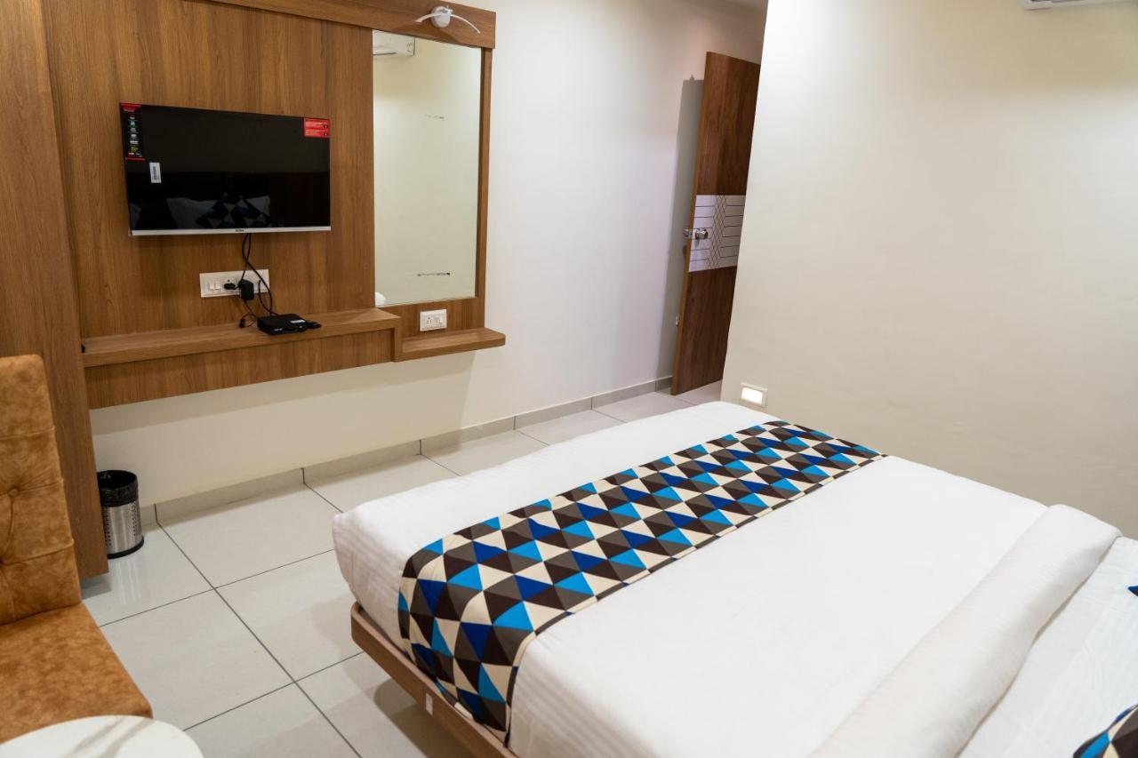 Hotel Lee Grand Ānand المظهر الخارجي الصورة