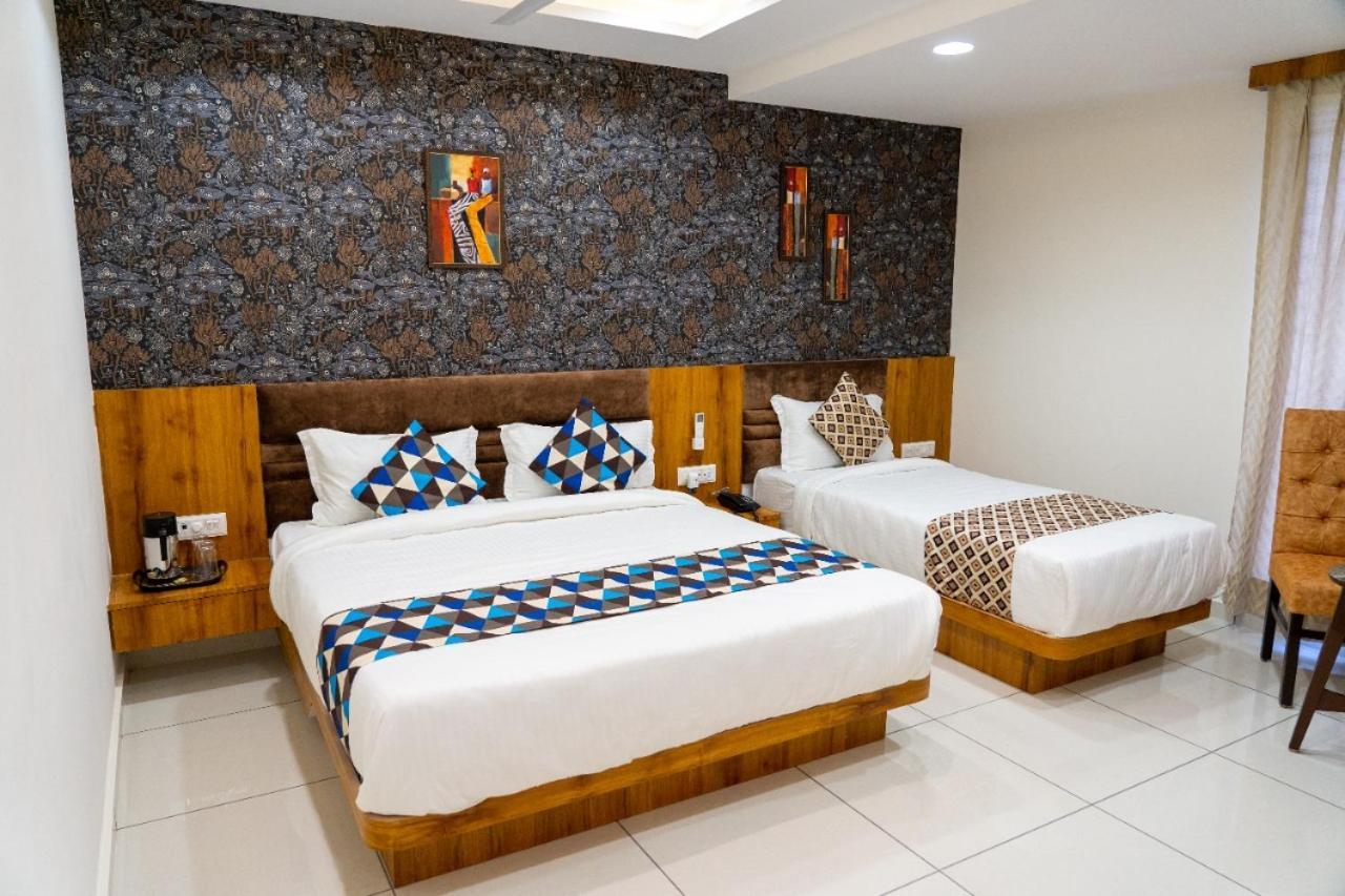 Hotel Lee Grand Ānand المظهر الخارجي الصورة