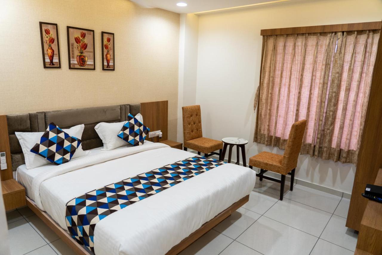 Hotel Lee Grand Ānand المظهر الخارجي الصورة